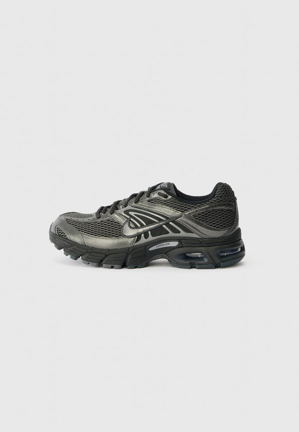 Nike Sportswear AIR MAX MOTO 2K - Trainers - black/dark smoke grey/metallic dark grey