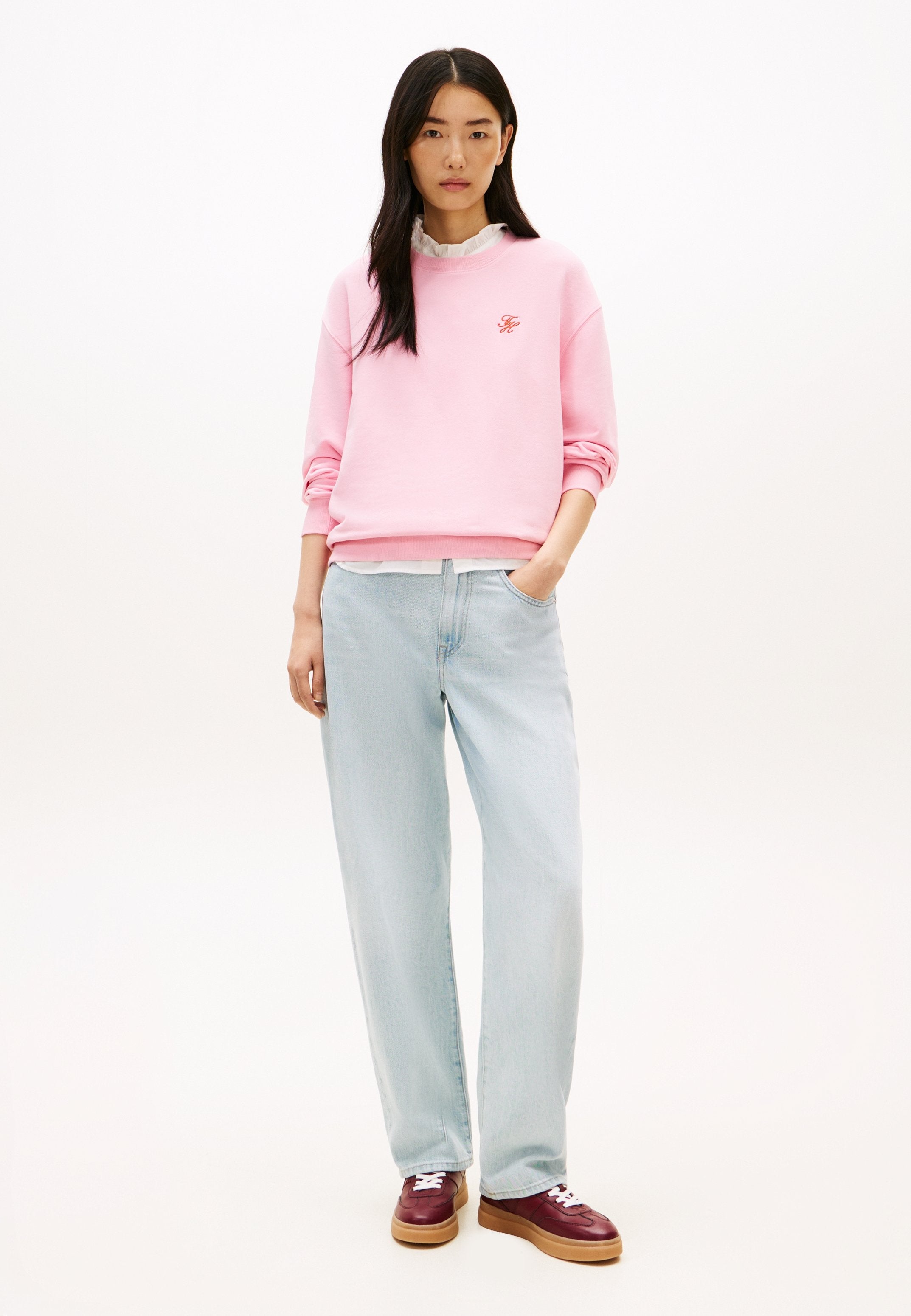 LOGO EMBROIDERY CREW NECK SWEATSHIRT Media 2