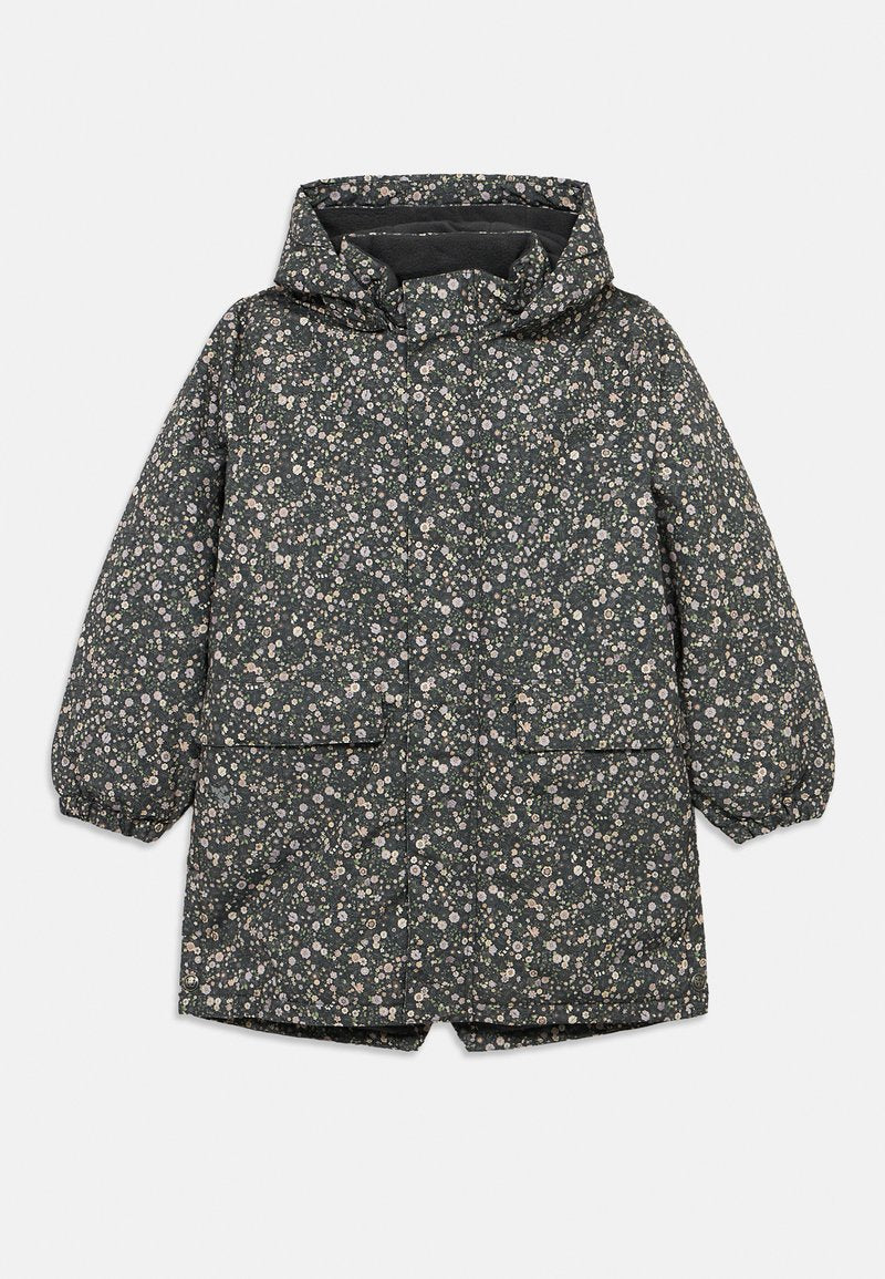 Schwarz gefütterte Regenjacke mit Blumenmuster und Kapuze, ausgestattet mit zwei vorderen Taschen und einem Knopfverschluss. Hergestellt aus leichtem, strukturiertem Material.
