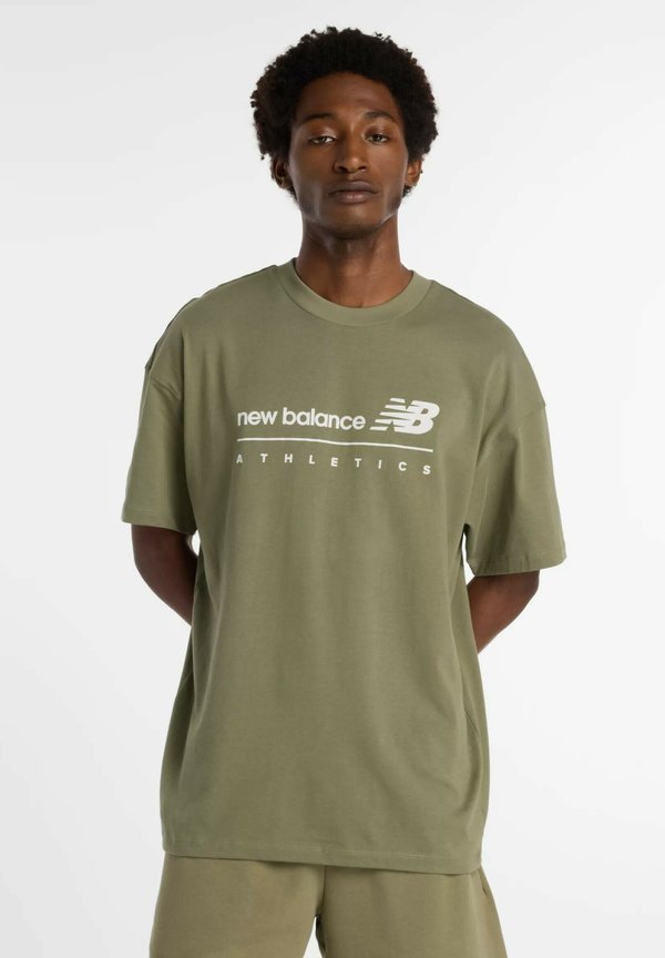 New Balance LINEAR GRAPHIC - Print T-shirt - dark olivine