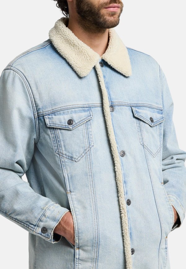 7 for all mankind