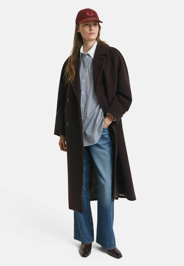 GANT CONTRAST COLLAR STRIPED