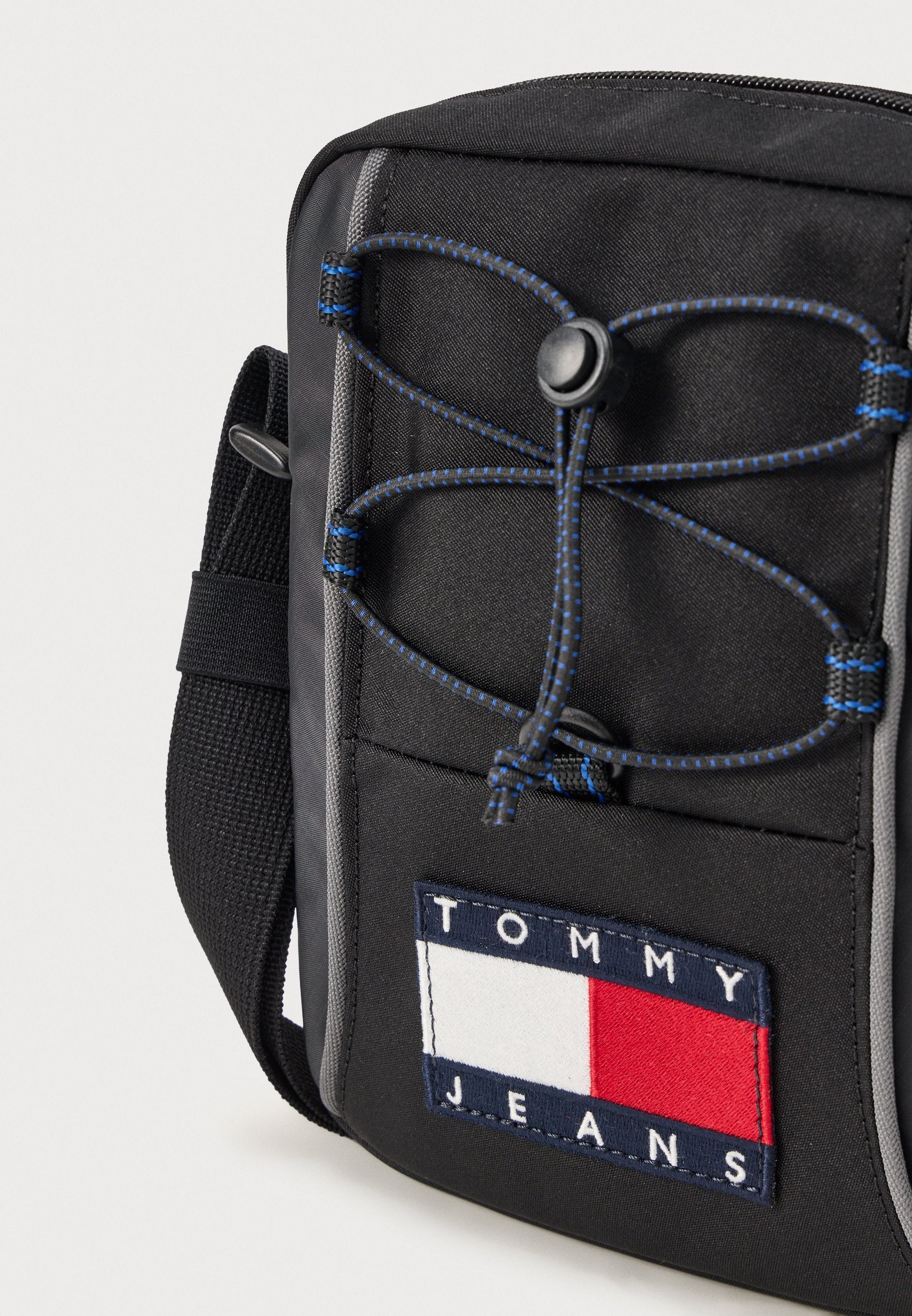 Tommy Jeans ARCHIVE COLOUR-BLOCKED CROSSBODY REPORTER BAG