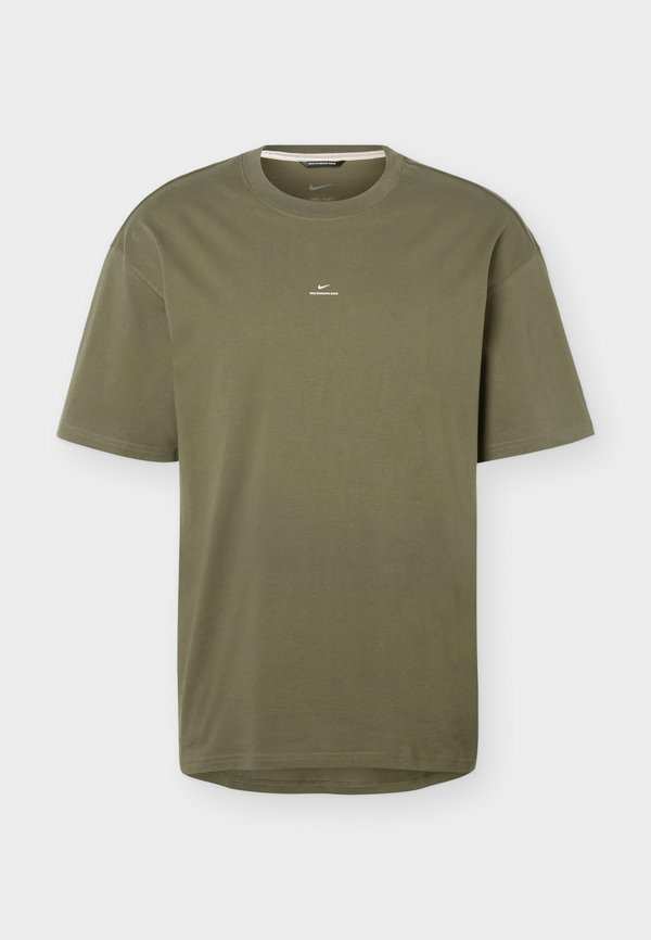 Nike Performance STANDART ISSUE TEE - Sports T-shirt - medium olive/pale ivory
