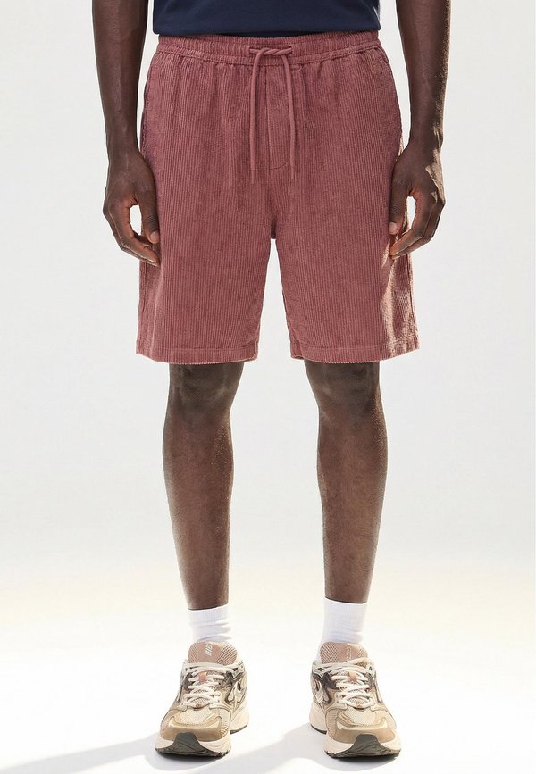 Bershka TEXTURED PLUSH - BERMUDA SHORTS 01397238 - Shorts - bordeaux
