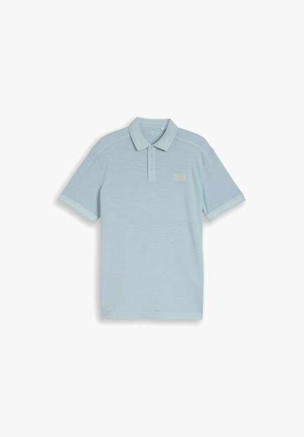 TOM TAILOR TOM TAILOR POLOSHIRTS PIQUÉ POLOSHIRT MIT LOGO-BADGE - Polo shirt - light blue grey