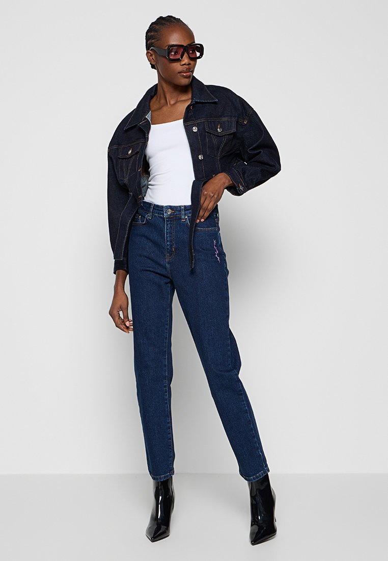 ESSENTIAL SLIM FIT Media 2