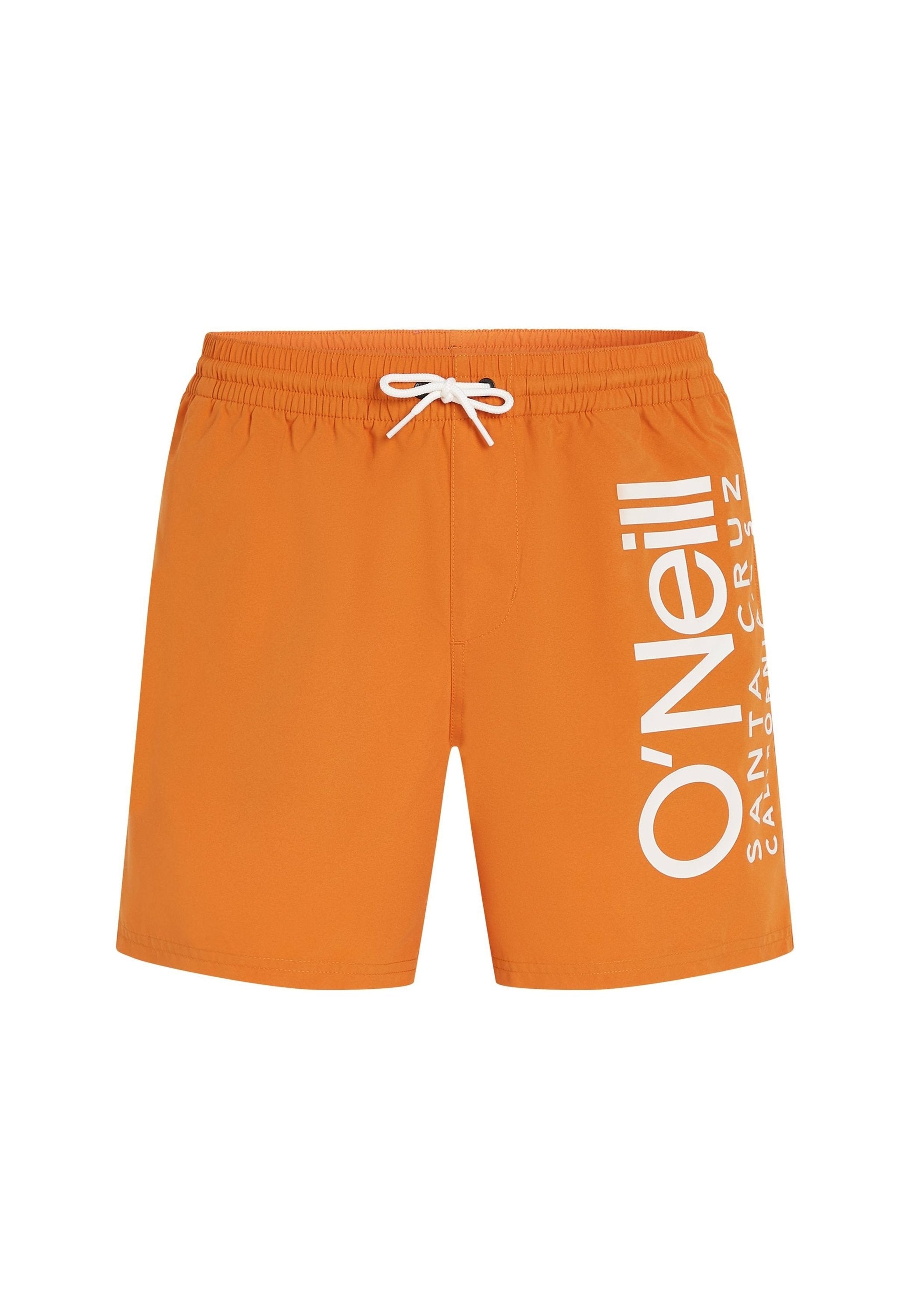 Orange Badehosen mit elastischem Bund und weißem Kordelzug. Mit großem weißem Logo und Text auf der linken Seite. Glattes Material.