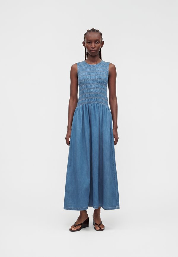Vero Moda VMNERINA ANKLE SMOCK DRESS - Denim dress - medium blue denim