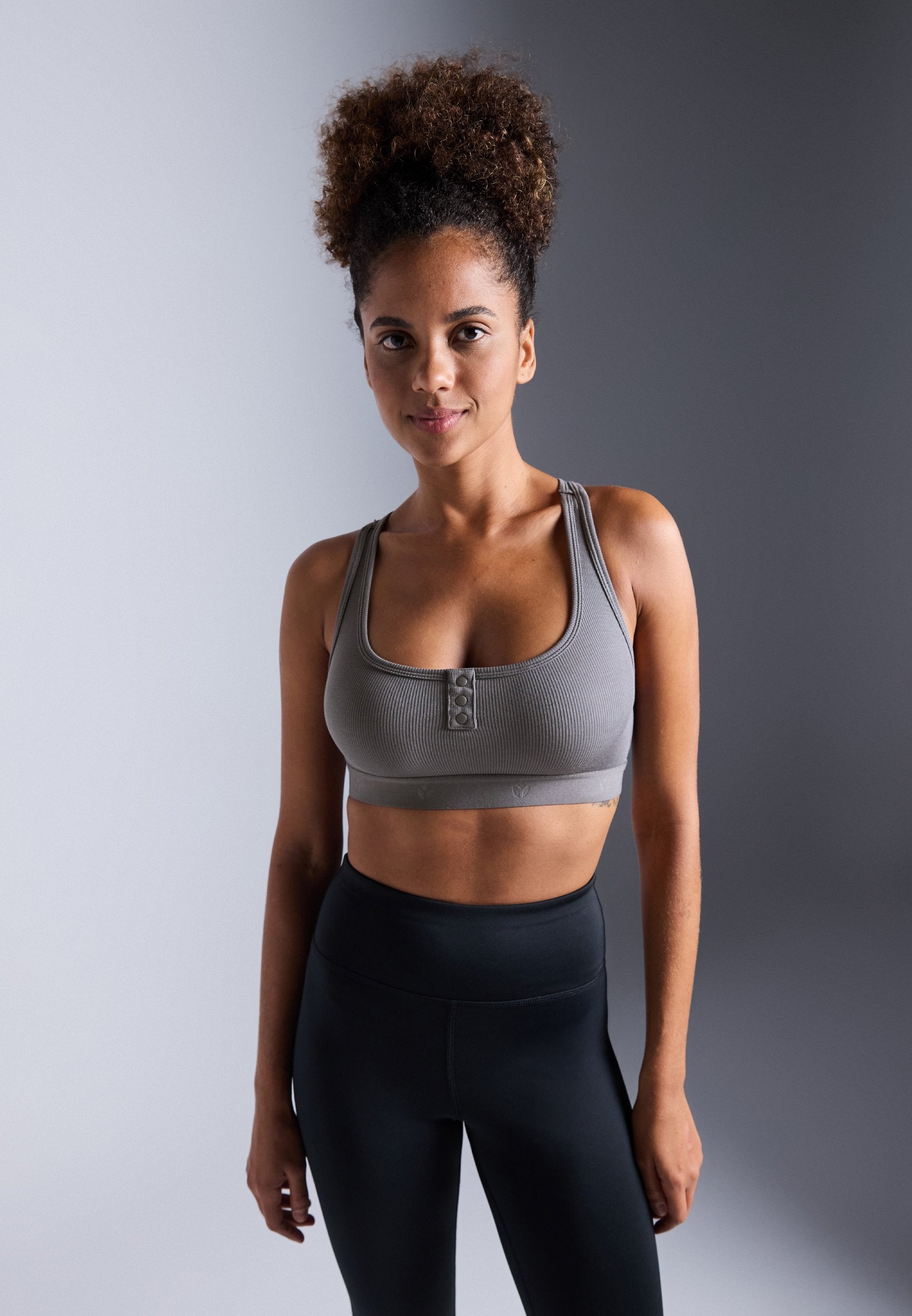 Even&Odd active LIGHT SUPPORT FINE RIBBED SPORTS BRA WITH RACER BACK