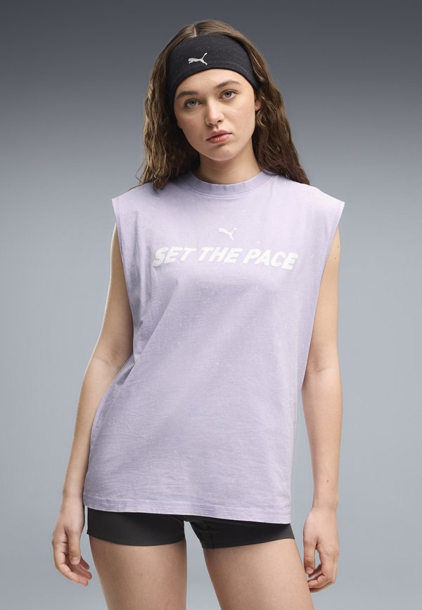 Puma RUN CULTURE COLLECTIVE RELAXED WASHED GRAPHIC ÄRMELLOSES T-SHIRT - Print T-shirt - light lavender