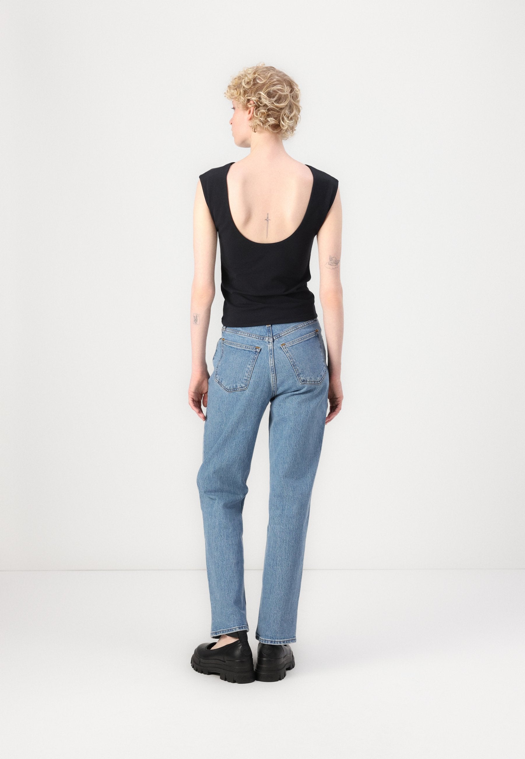 Abercrombie & Fitch Ultra High Rise 90s Straight Jean