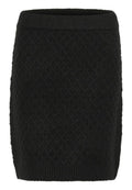 Schwarze gestrickte Rock mit einem strukturierten diagonalen Muster. Verfügt über einen eng anliegenden Bund und einen geraden Schnitt. Hergestellt aus weichem Stoff.