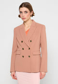 Doppelt knöpfbarer Blazer aus weichem pinken Stoff, mit goldfarbigen Knöpfen, Reverskragen und zwei vorderen Taschen in taillierter Passform.