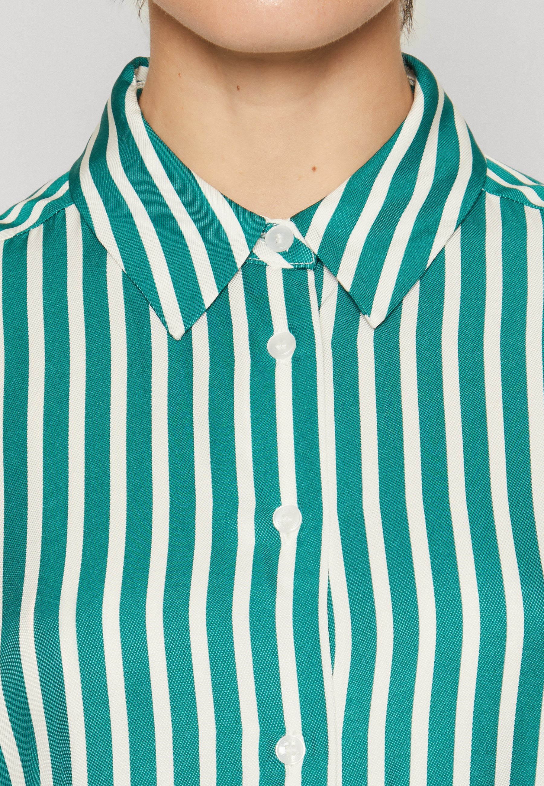 FLUID STRIPE KNEE SHIRT DRESS Media 6