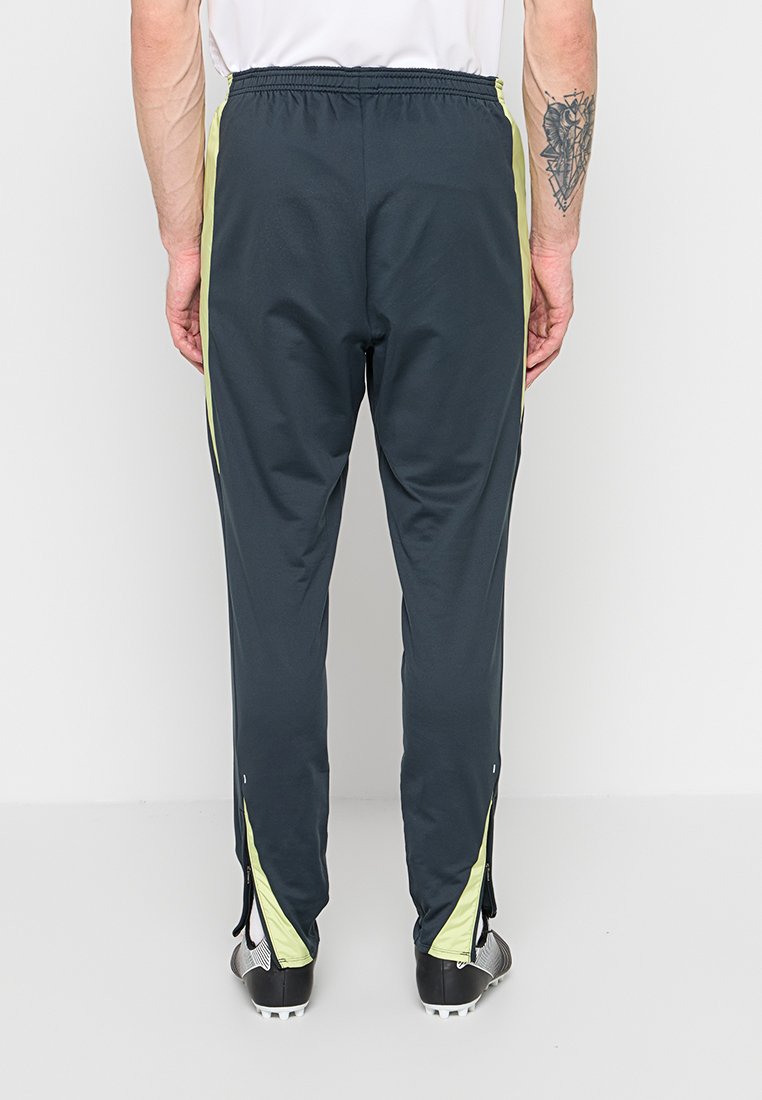Nike Performance SLIM FIT