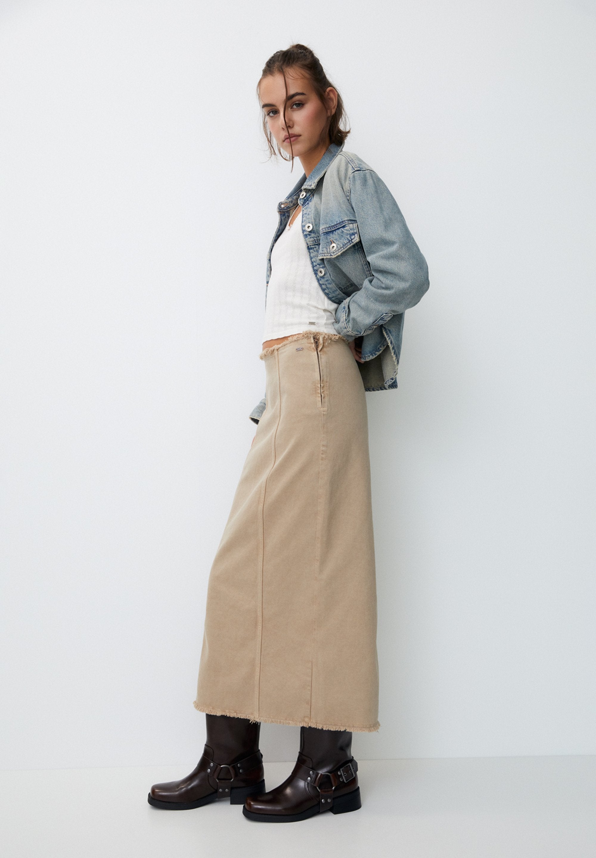 PULL&BEAR WITH FRAYED DETAILS
