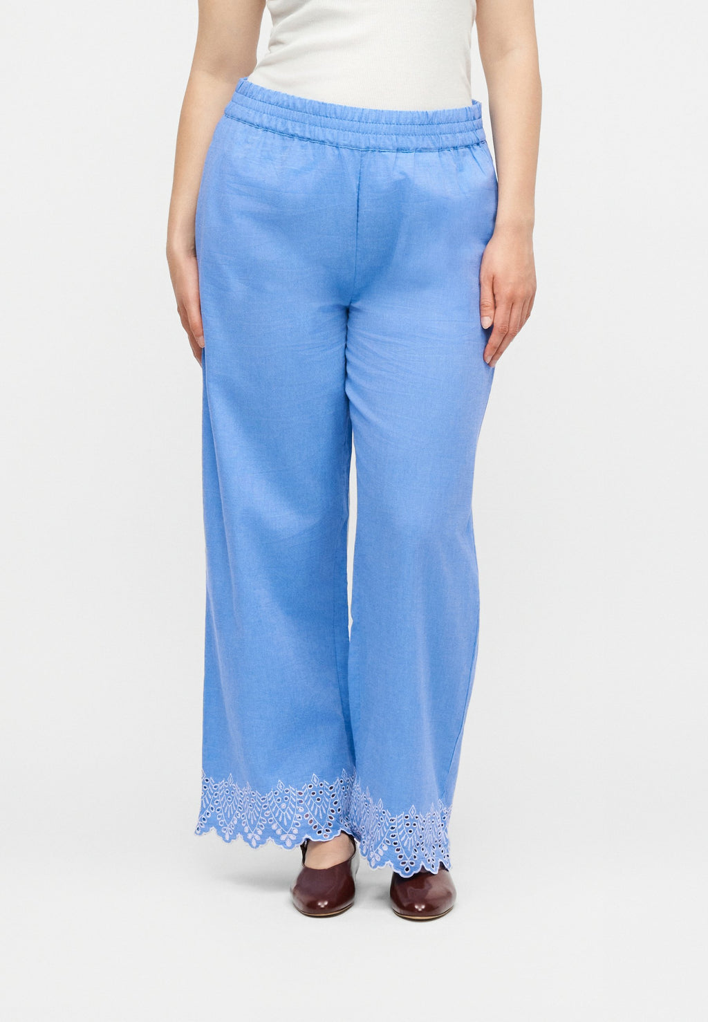 CARPAULA PULL UP PANT Media 3
