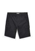 Schwarze Cargo-Shorts aus strapazierfähigem Stoff, mit mehreren Seitentaschen, gestickten Details, Knopfverschluss und klassischem Schnitt.