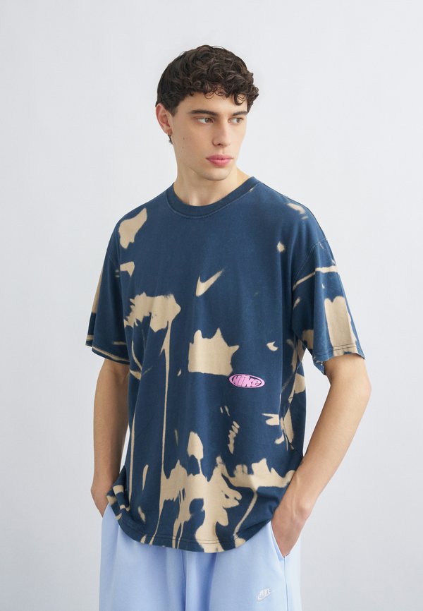Nike Sportswear TEE FLORAL - Print T-shirt - dark obsidian/sanddrift