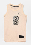 Basketballtrikot aus Netzstoff in hellem Beige, mit einer schwarzen Zahl "8" mit Texturdesign und einem schwarzen Markenetikett am unteren Rand.