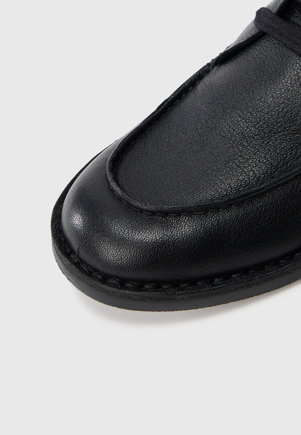 LEATHER TOPSTITCH LACE-UP CHUKKA BOOTS Media 5