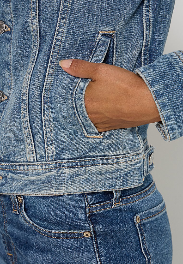 7 for all mankind