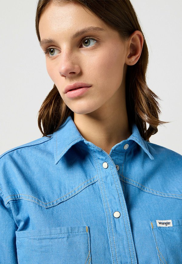 Wrangler LONG SLEEVE CUT OFF LOOSE FIT