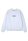 Weißes Sweatshirt mit geripptem Kragen und Bündchen, mit schwarzem gesticktem Text "Preador Club Soul of Summer" auf der Vorderseite. Weiches Fleece-Material.