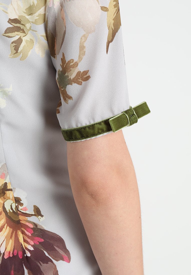 Hope & Ivy Maternity TRIM FLORAL DRESS