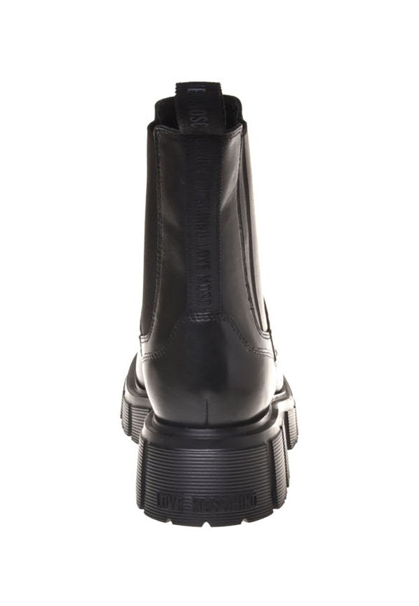 Love Moschino