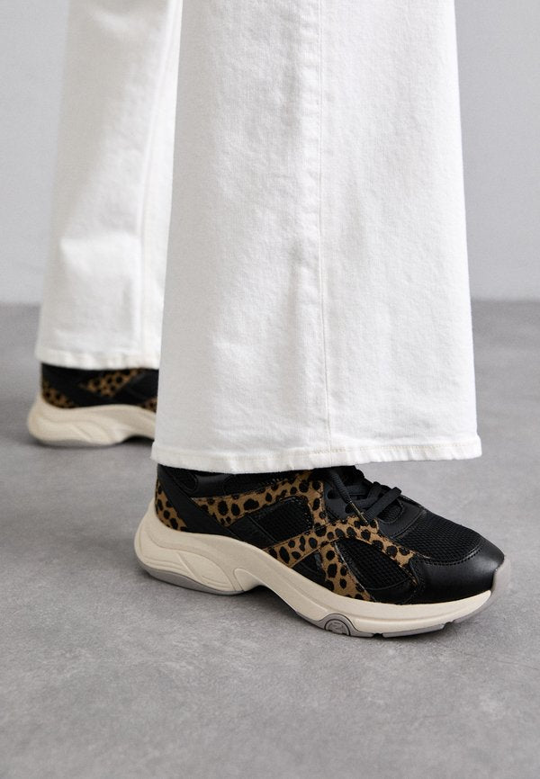 MICHAEL Michael Kors LEO TRAINER