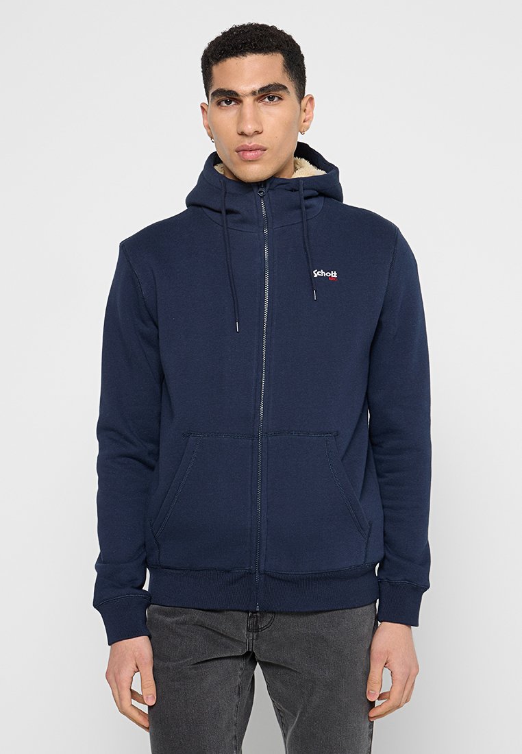Marineblaue Zip-Hoodie aus weichem Material, ausgestattet mit einer gefütterten Kapuze,Fronttaschen und einem gestickten Logo auf der Brust, mit lässiger Passform.