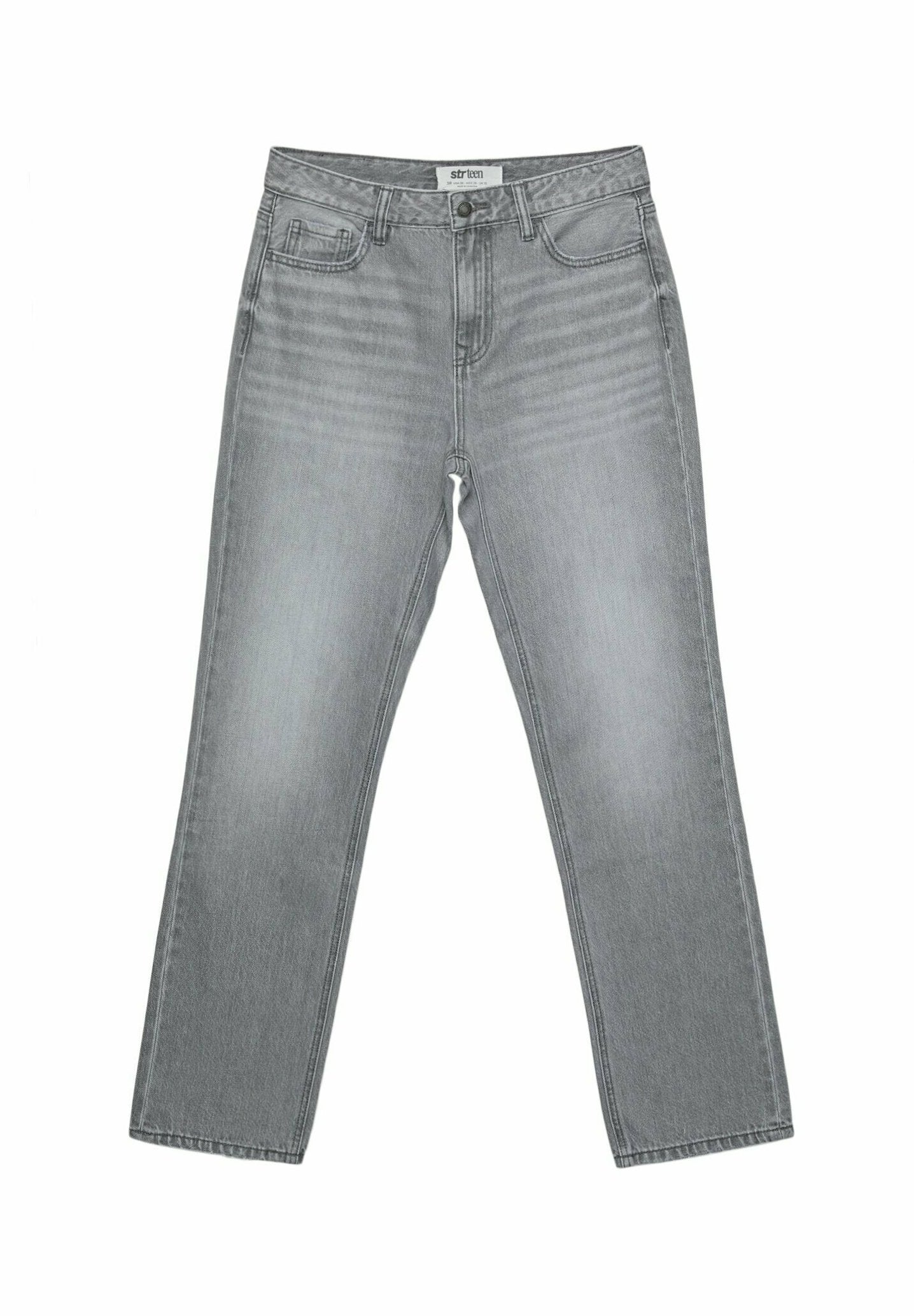 Graue Denim-Jeans mit geradem Bein. Zu den Merkmalen gehören ein Knopfverschluss, Gürtelschlaufen und Vorder-/Rückentaschen mit leichter Ausbleichung.