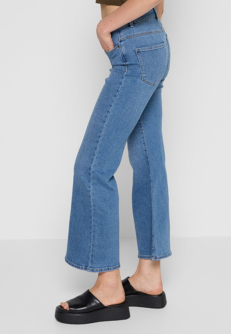 ONLY Petite Flared Jeans Media 2