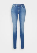 Slim Fit Jeans aus hellblauem Denim mit verblassten Stellen, fünf Taschen und einem Frontknopfverschluss. Sie verfügen über eine glatte Textur und minimale Details.