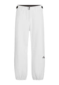 Weiße Hose mit schmalem Bund, zwei metallischen Knöpfen und elastischen Bündchen. Mit einem Dreieckslogo auf dem linken Bein. Glatte Stofftextur.