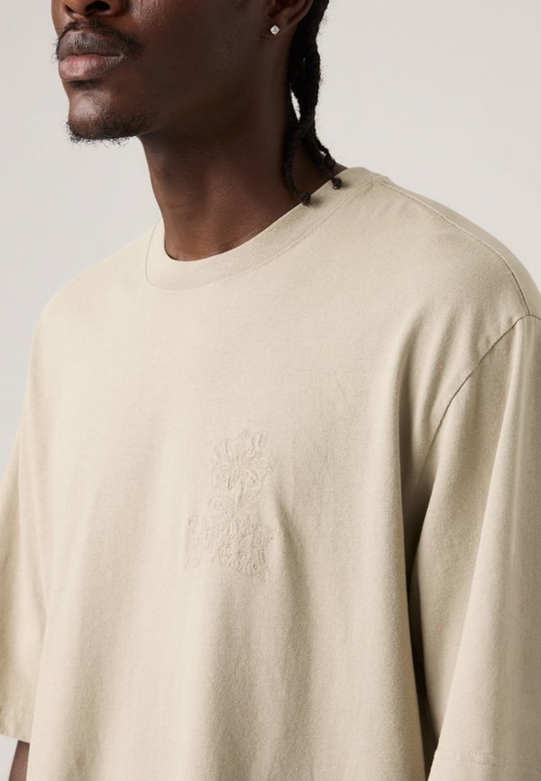 Levi's® TEE