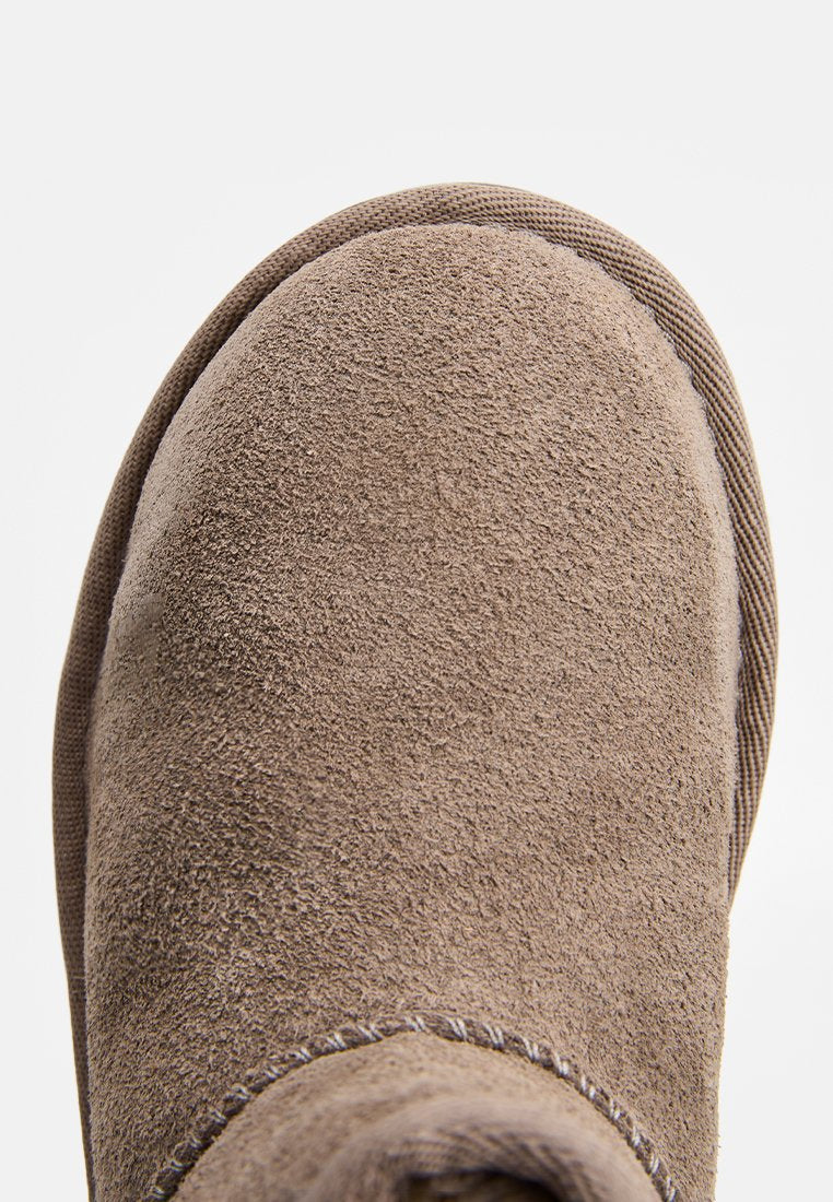 UGG CLASSIC MINI