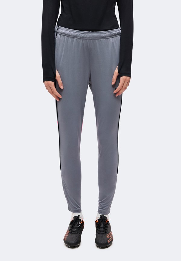Under Armour CHALLENGER TRAINING - Tracksuit bottoms - titan gray/pink frenzy/white