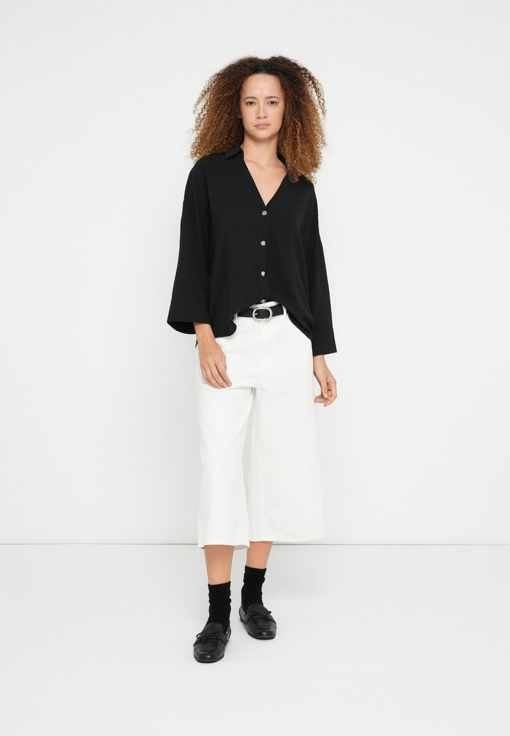 ONLSVERRE METTE V NECK BUTTON  Media 2