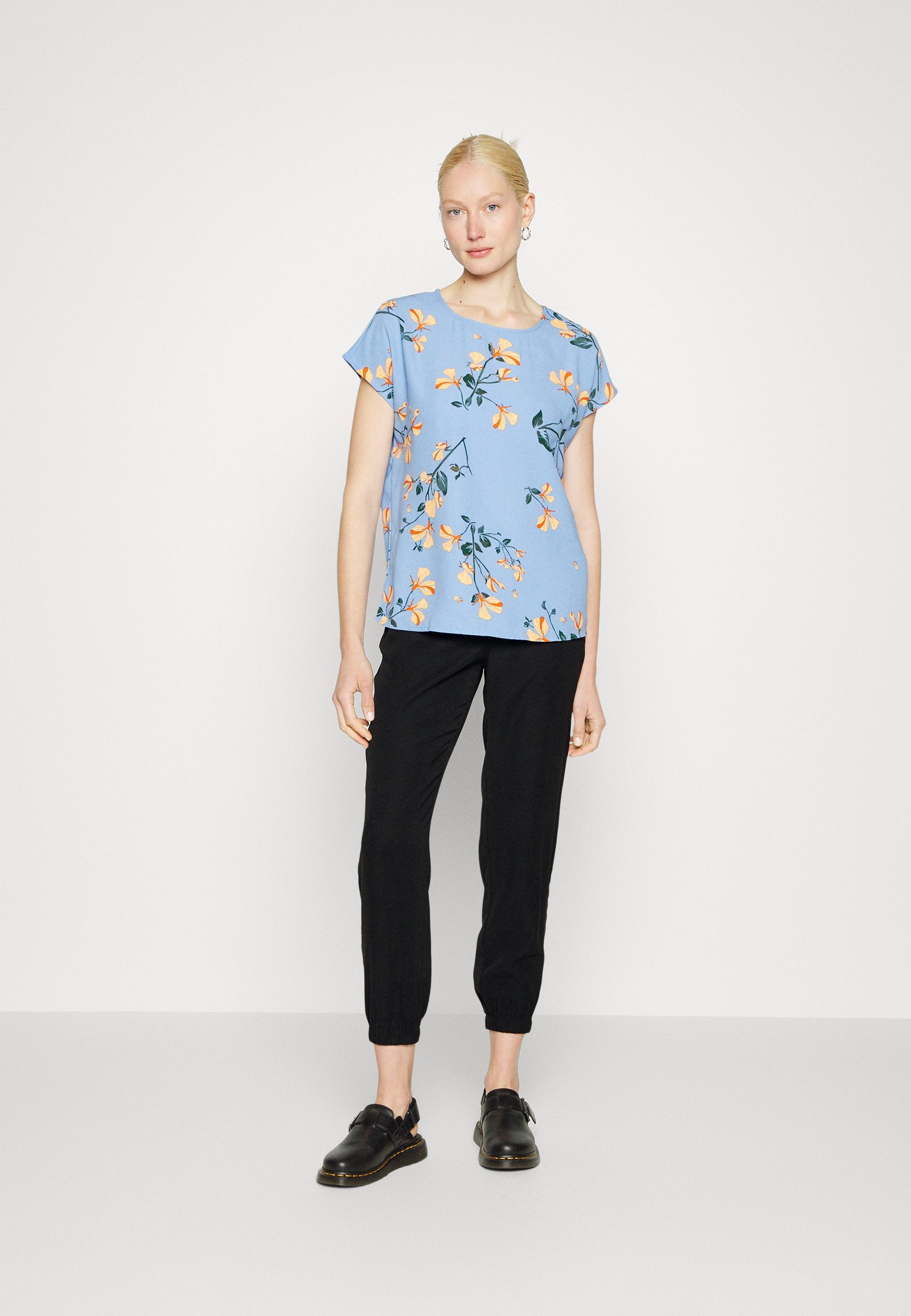 ONLARIS LIFE PULL UP PANT Media 2