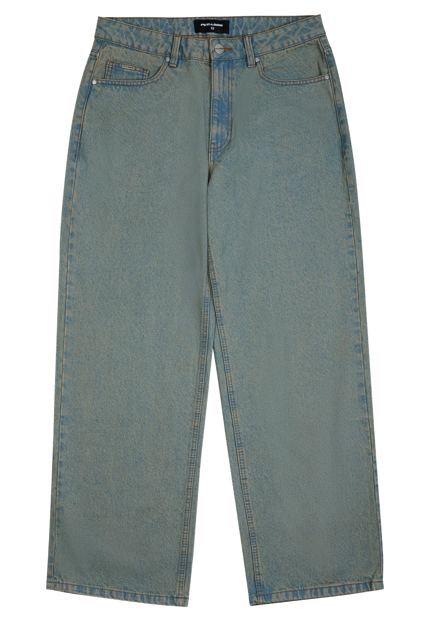 Helle blaue Jeans aus Denim mit lockerer Passform, geraden Beinen, fünf Taschen und einem Reißverschluss. Ausgewaschene, strukturierte Optik mit sichtbaren Nähten.