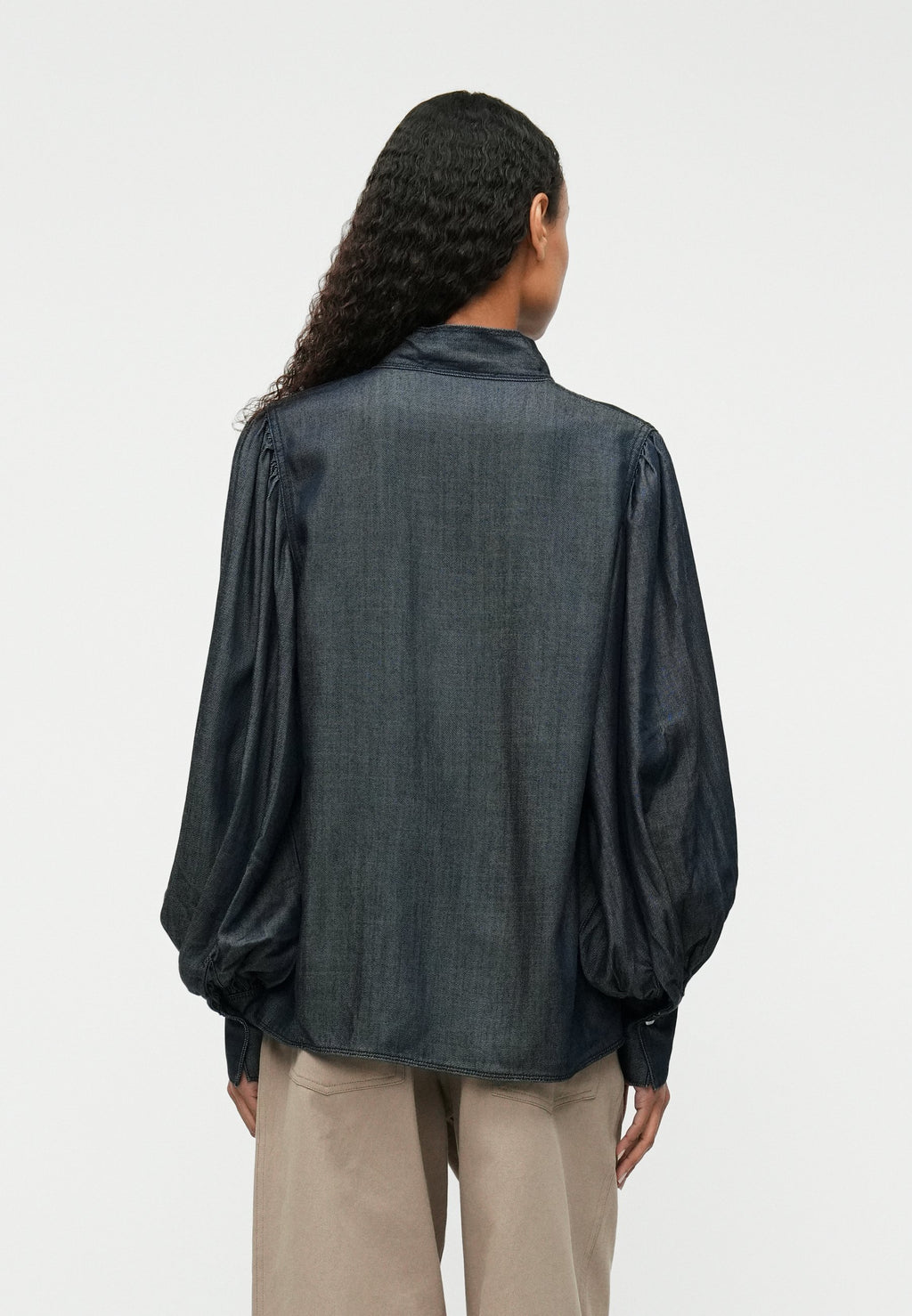 FLUID BLOUSE Media 4