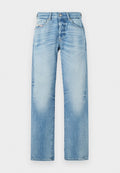 Hellblaue, weit geschnittene Jeans aus Denim mit einem gefaerbten Finish, leichten Abriebstellen, Fünf-Taschen-Design und einem Knopfverschluss.