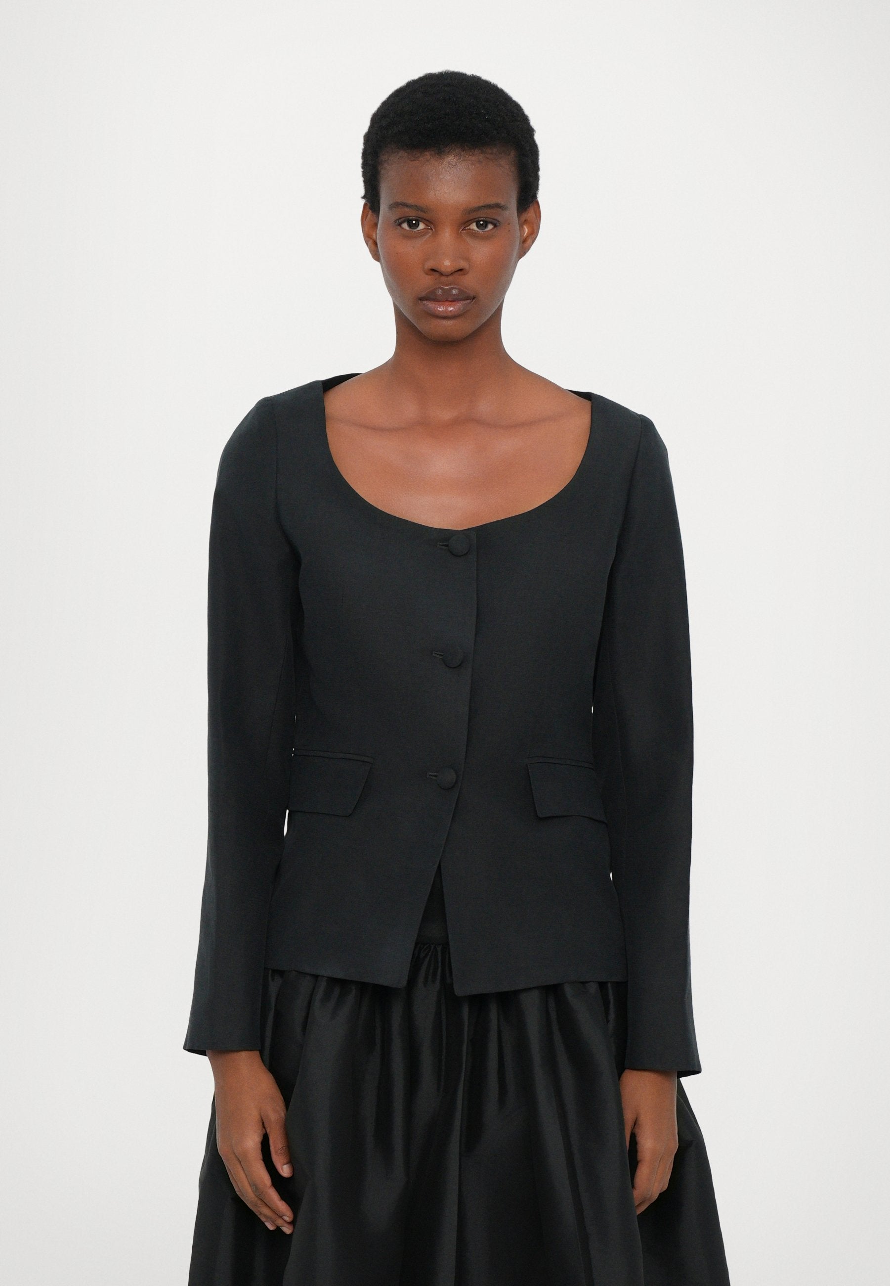 REMAIN OPEN NECK FITTED