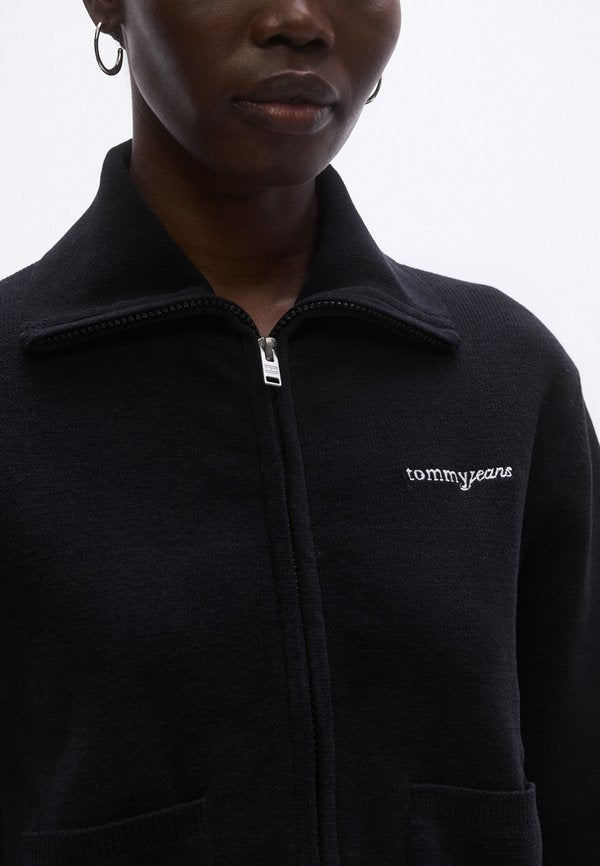 Tommy Jeans STITCH LOGO COLLARED ZIP-THRU CARDIGAN