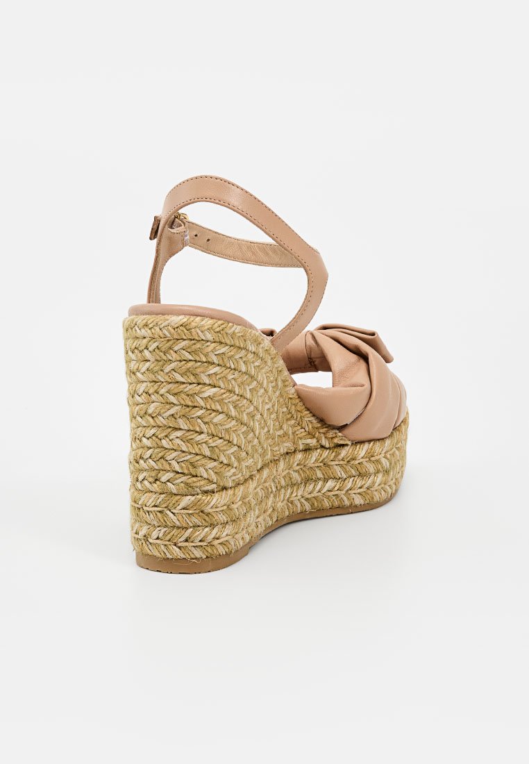 Stuart Weitzman SOFIA