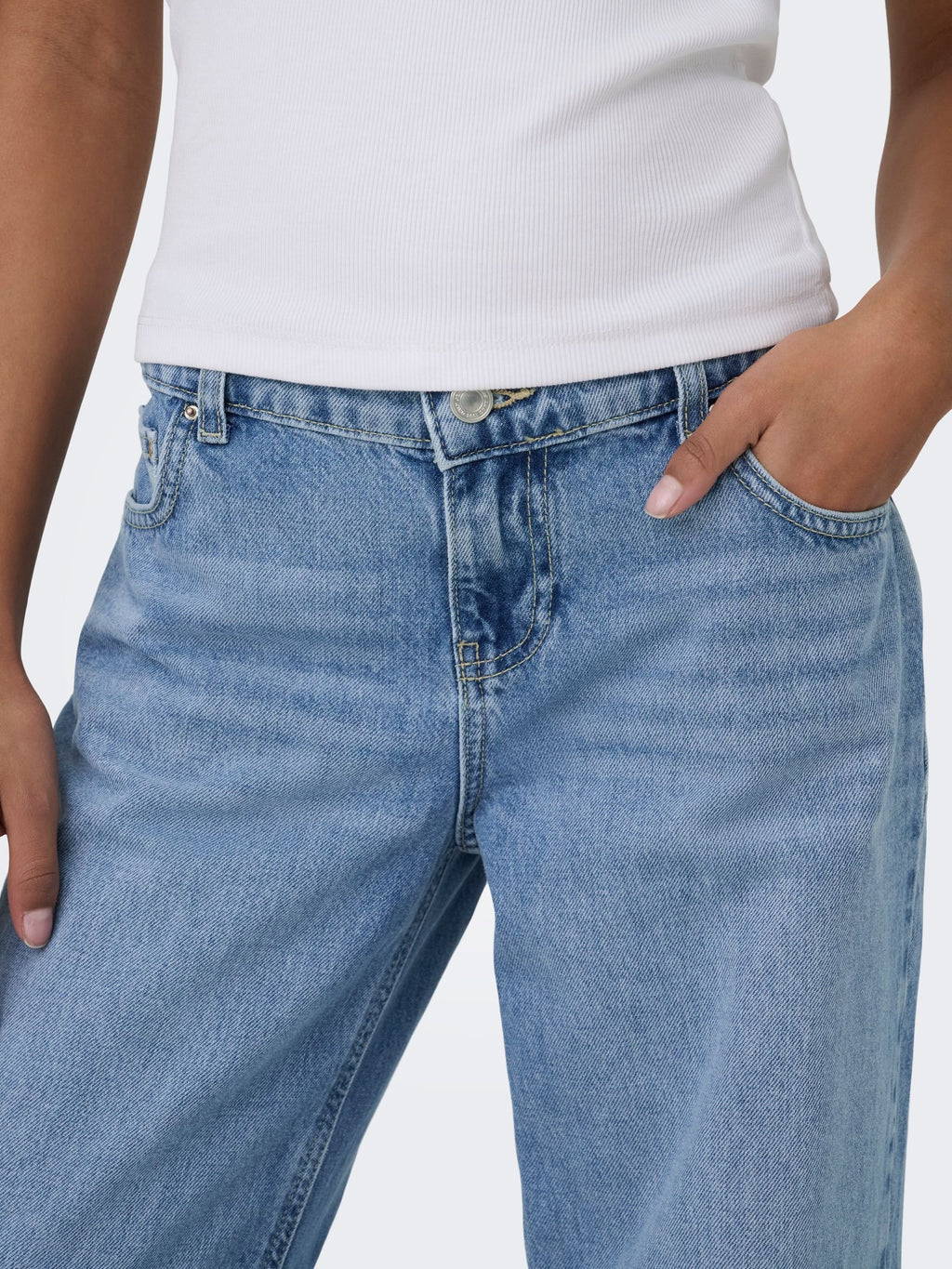 Wide-fit ONLBRENDA Low waist Straight Fit Media 6