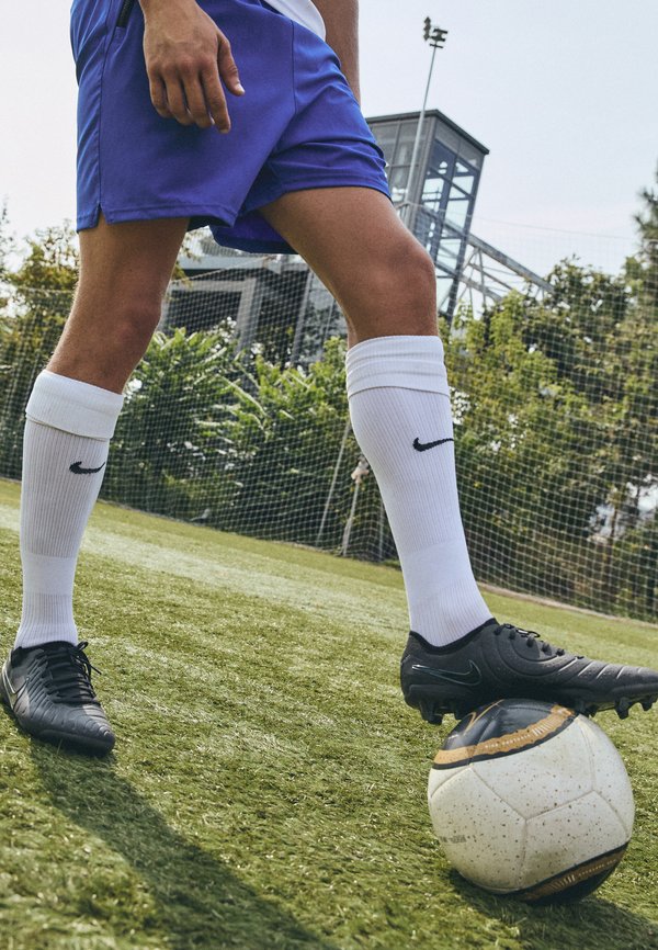 Nike Performance TIEMPO LEGEND 10 PRO FG - Firm-ground football boots - black/deep jungle